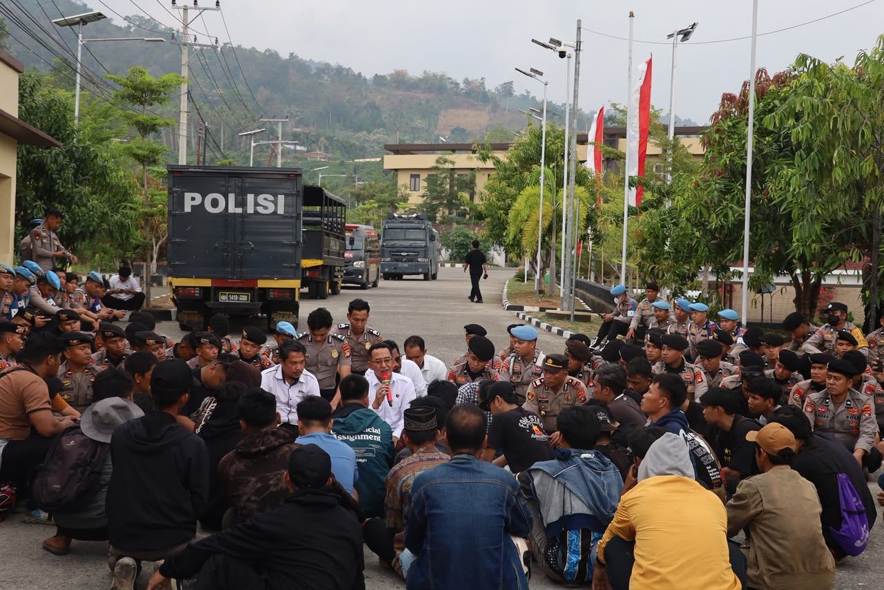 Buntut Pengeroyokan di Malunda, Sejumlah Masyarakat Datangi Polda Sulbar